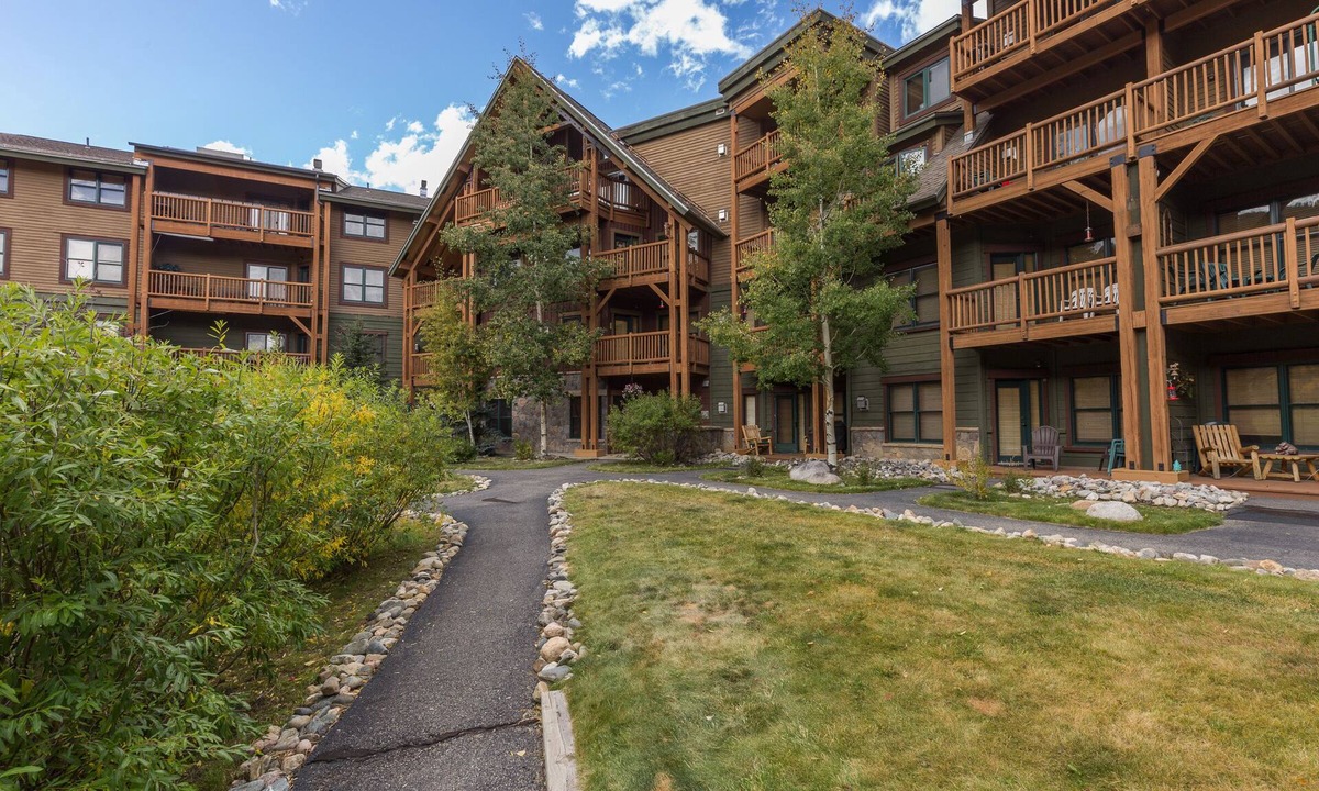 Mountain House Condo | Short Walk to Lifts/Base Area from this Condo, Mountain Views from Balcony
