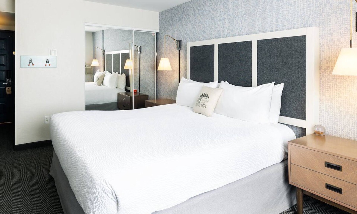 Steamboat Springs Hotel | Single Queen | Queen at Gravity Haus Steamboat