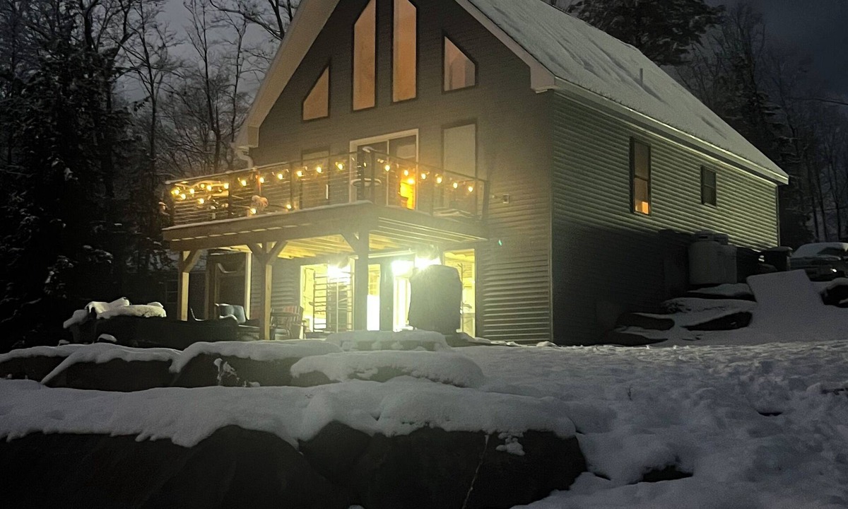 Harrison House | Ski Getaway! Mtn views. Close to Pleasant Mtn, Mt. Abram’s and Sunday River