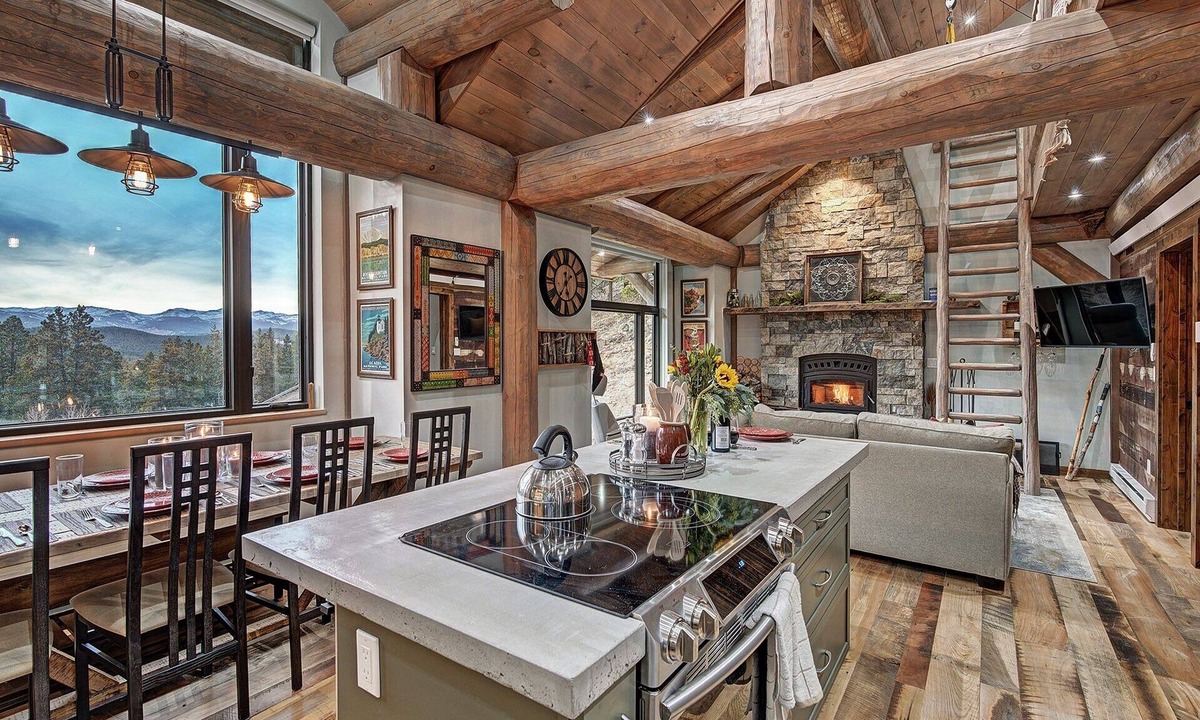 Coal Creek Cabin | Skyrun 2 Bedroom Cabin by RedAwning