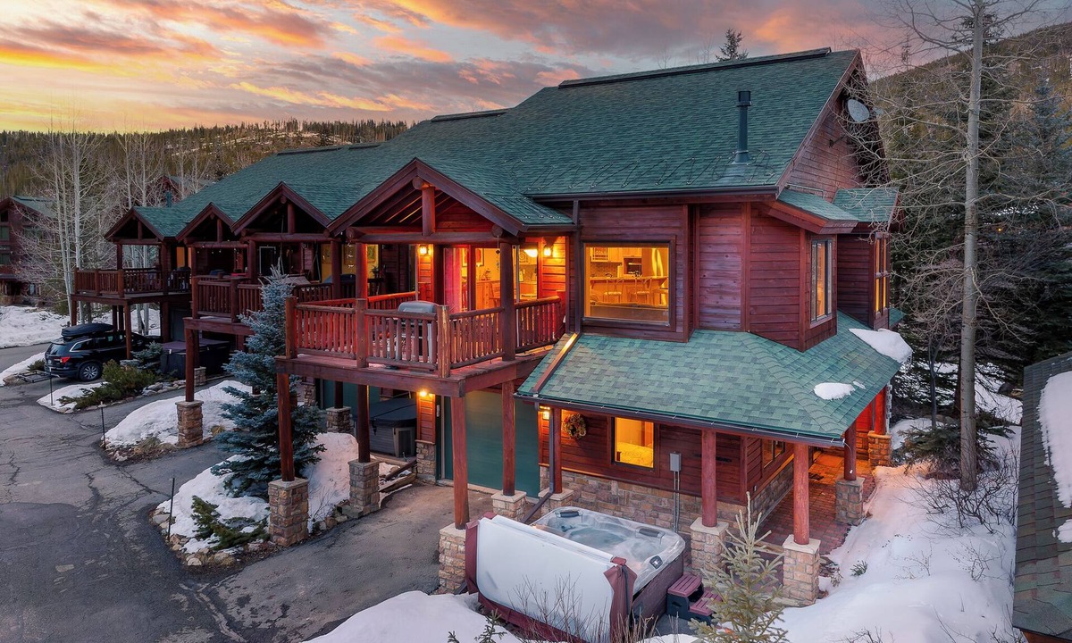 Old Town House | Slopeside Chalet 106 I Hot Tub I Great Views I Bunk Room I Discounted Attractions