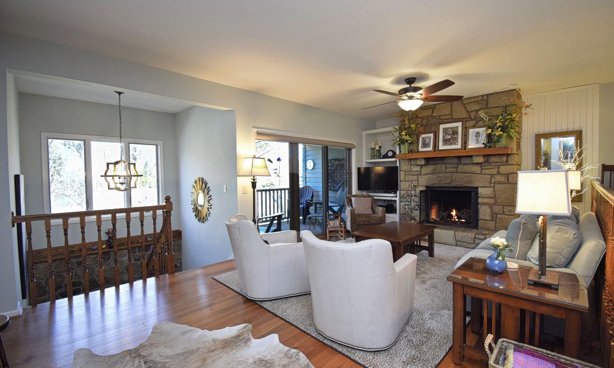 Blowing Rock Condo | Smokies 2 | Fireplace, Restaurant, Pool, Spa