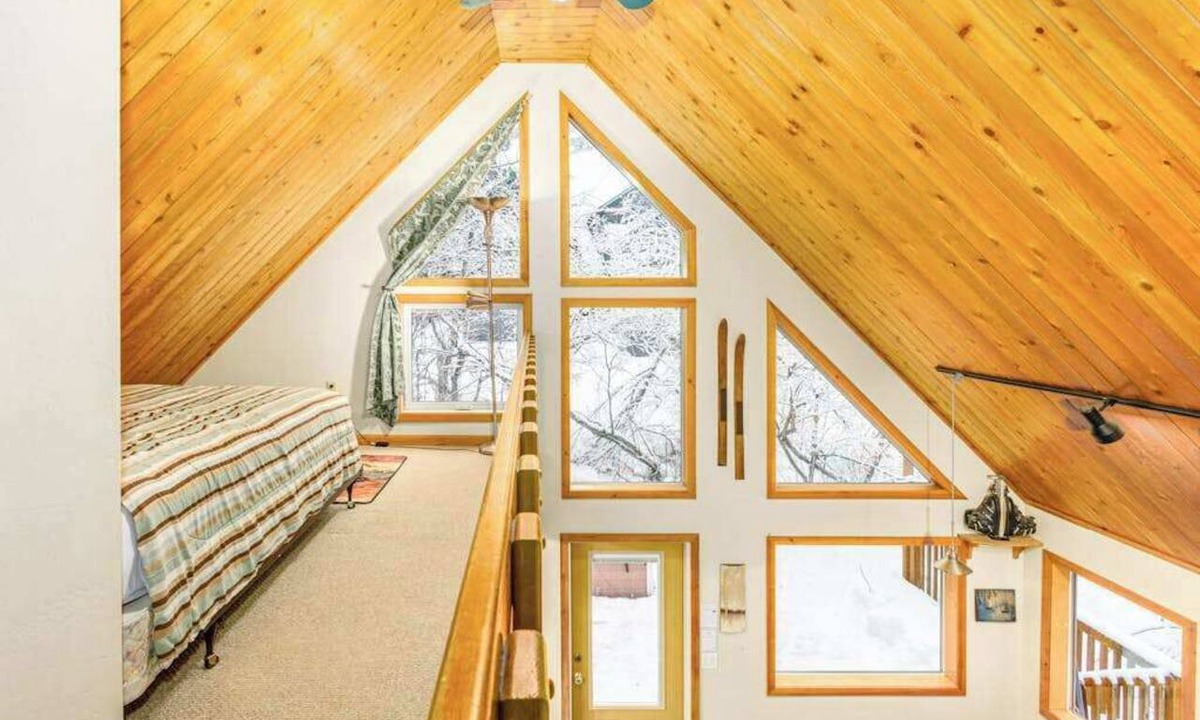 Alyeska Ski Chalet | Snowbird Chalet #5 | Walk to Lift | Fireplace