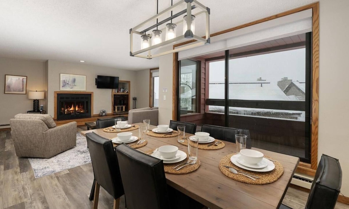 Winter Park Condo | Snowblaze A23 communal indoor pool & hot tub