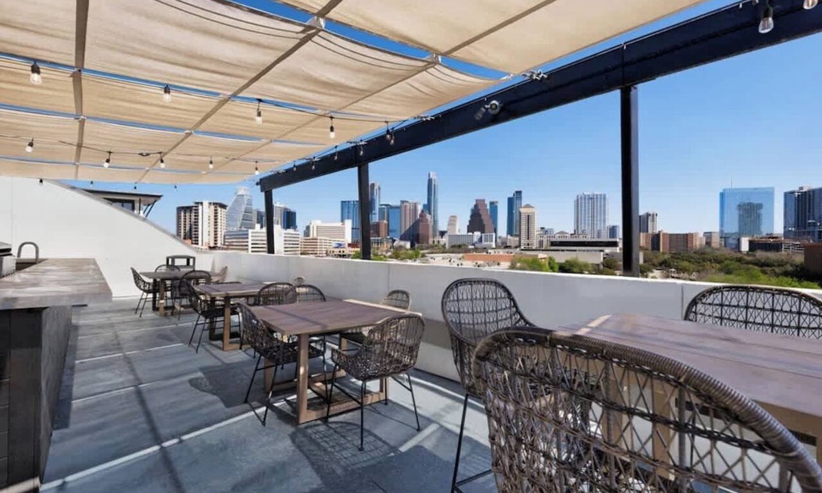 Downtown Austin Apartment | SoCo Dream Stay | Rooftop, Pool, Gym, Central Loc