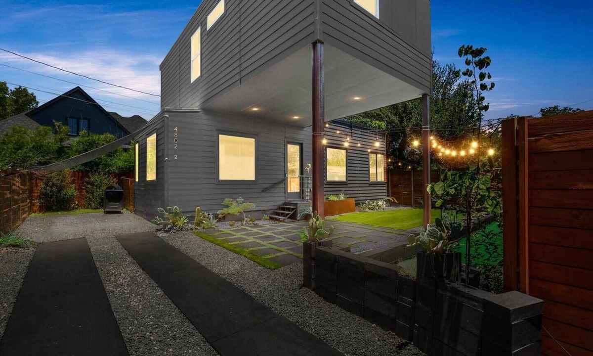 South Manchaca House | SoCo Serene Austin Way to Go!