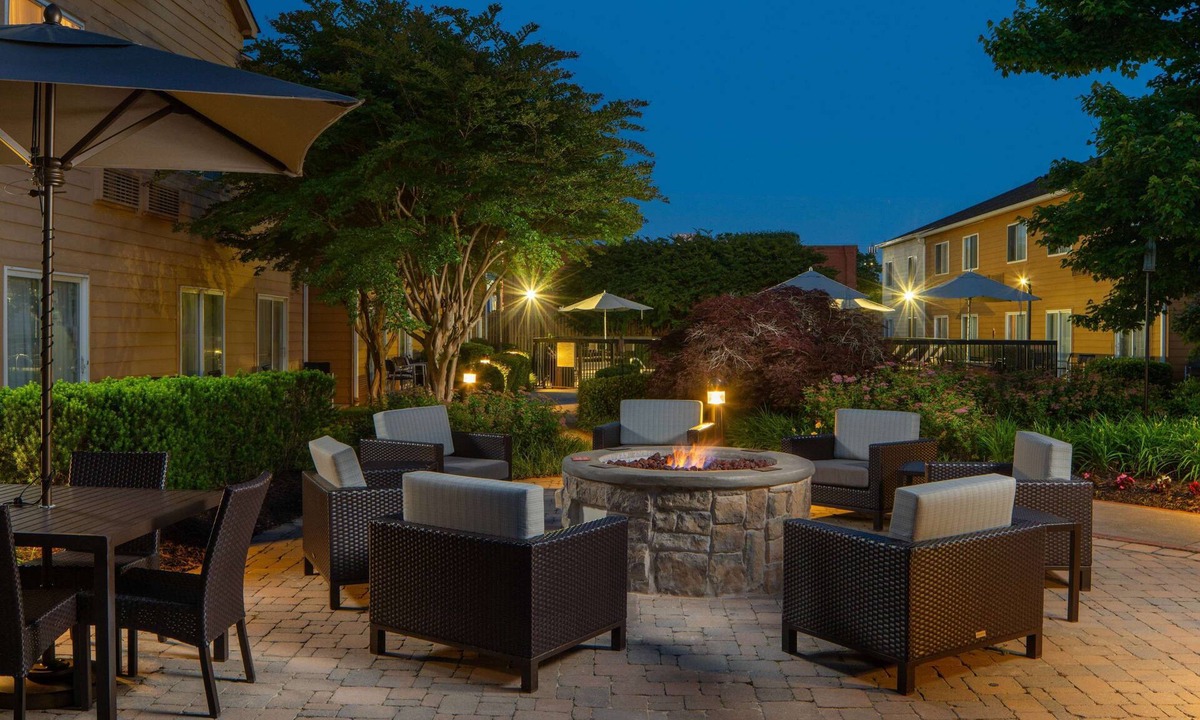 Twin Brook Hotel | Sonesta Select Chattanooga Hamilton Place