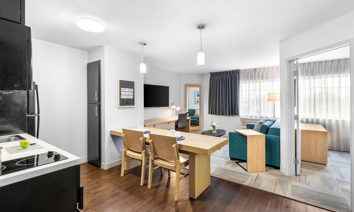 East Congress Hotel | Sonesta Simply Suites Austin South