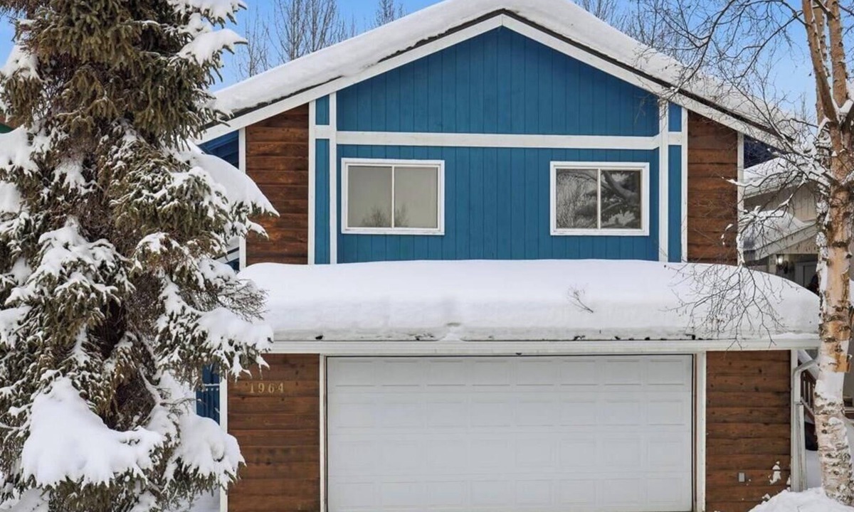 Abbott Loop House | South Anchorage Stay | Greenbelt Retreat