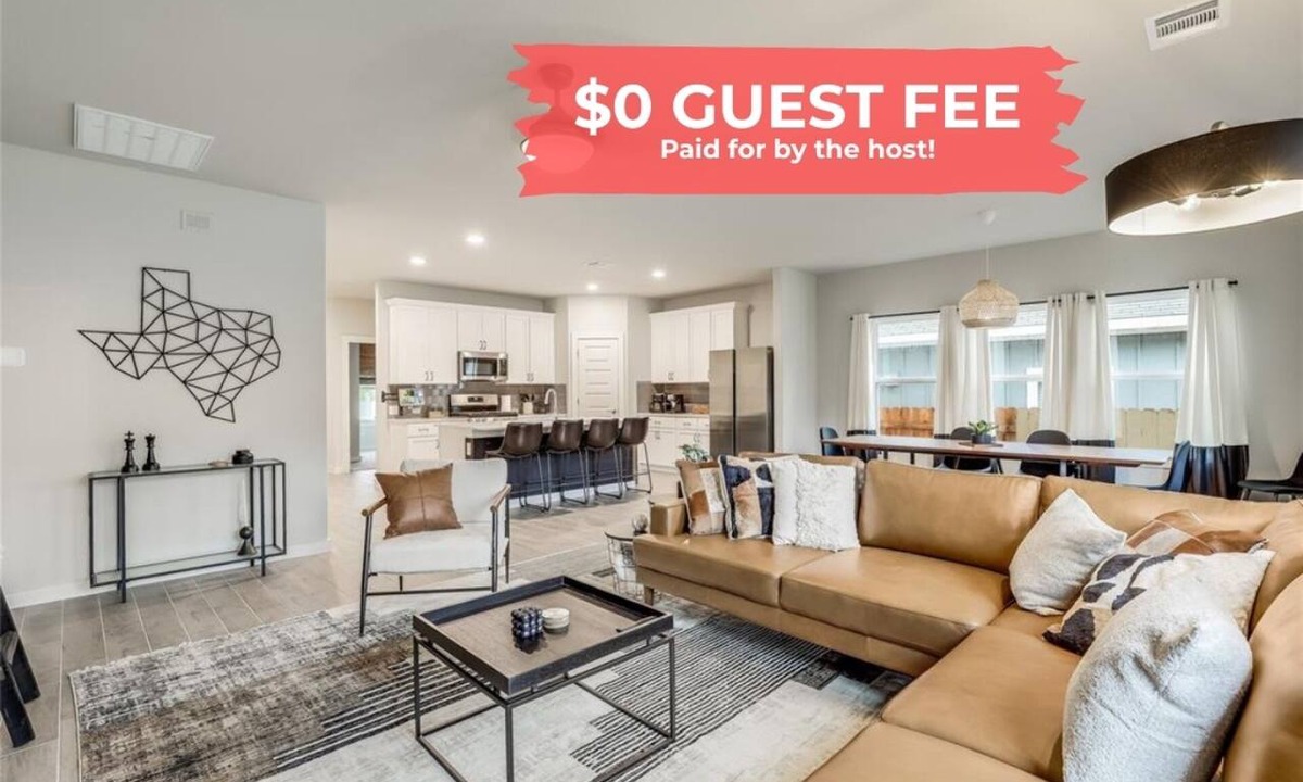 Travis County House | South Austin 5BR | EV Charger + Fenced Yard