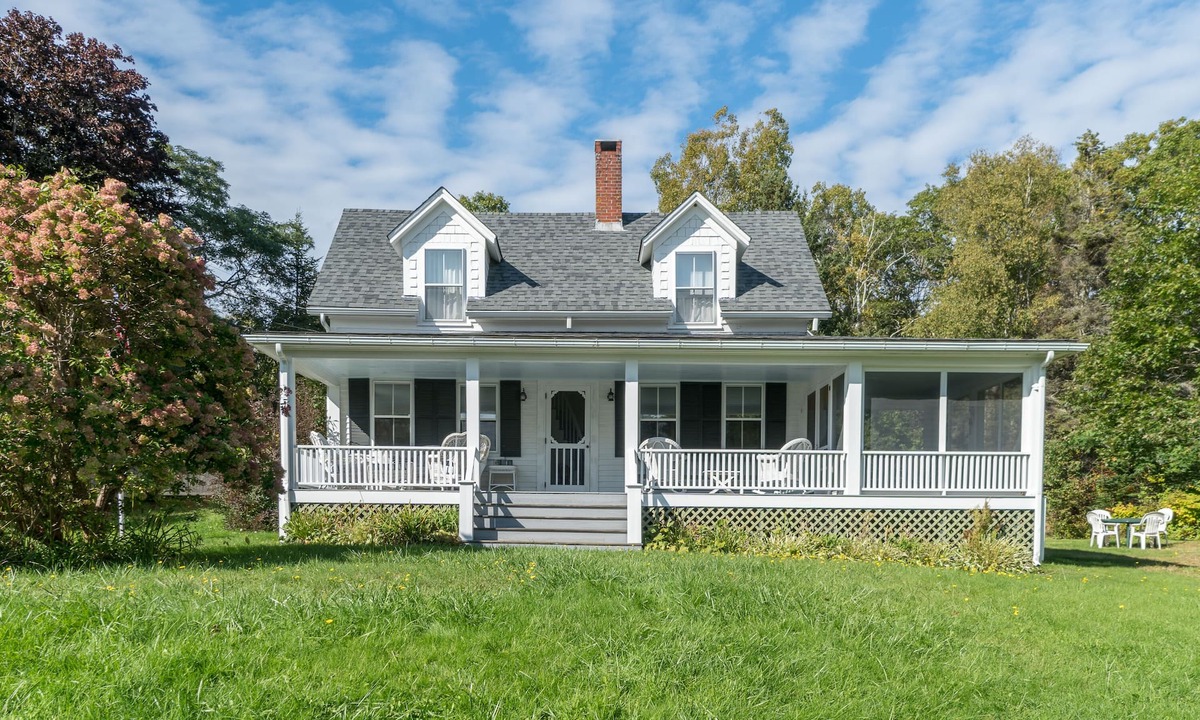 South Bristol Cottage | South Bristol, Updated Christmas Cove Cottage