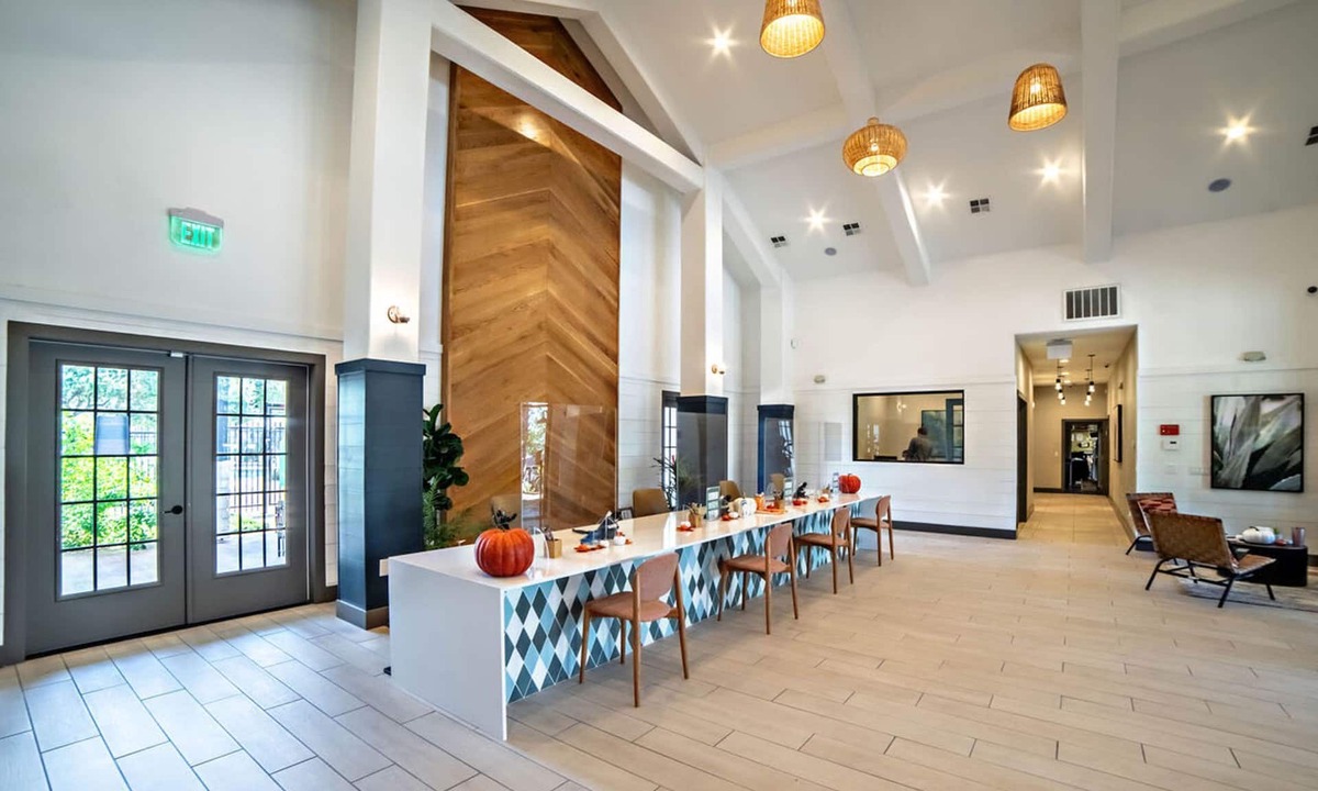 Pleasant Valley Apartment | Spacious 2BR King Suite w Gym Pool Close to DT