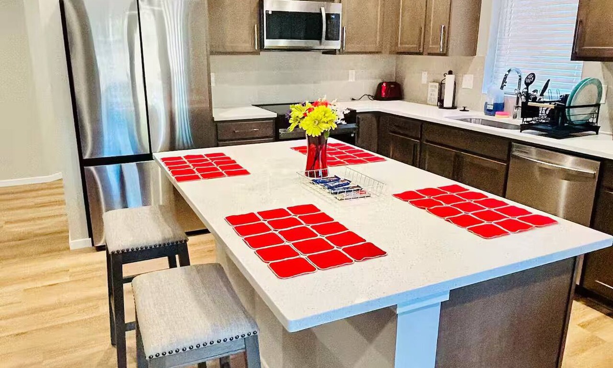Blaine House | Spacious 3 Bed 2 Bath Blaine Home near Border near Downtown and by Greenery