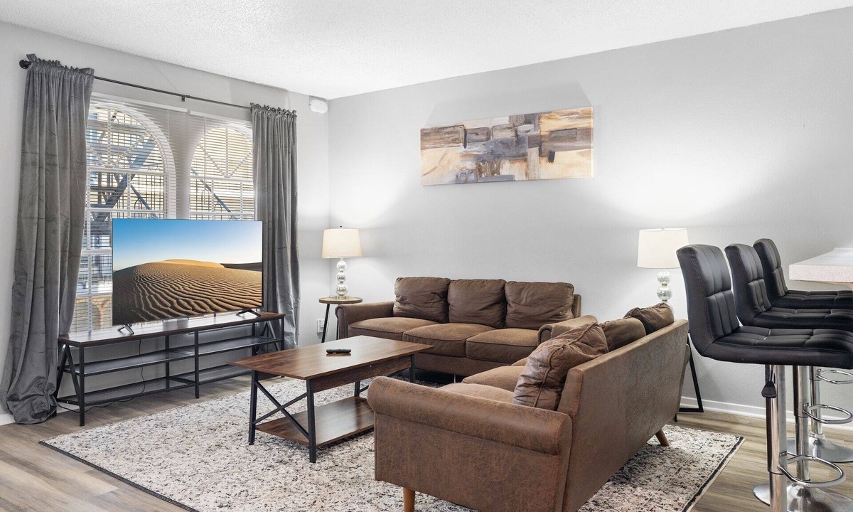 North University Apartment | Spacious 3BR/2BA next to UT 3960