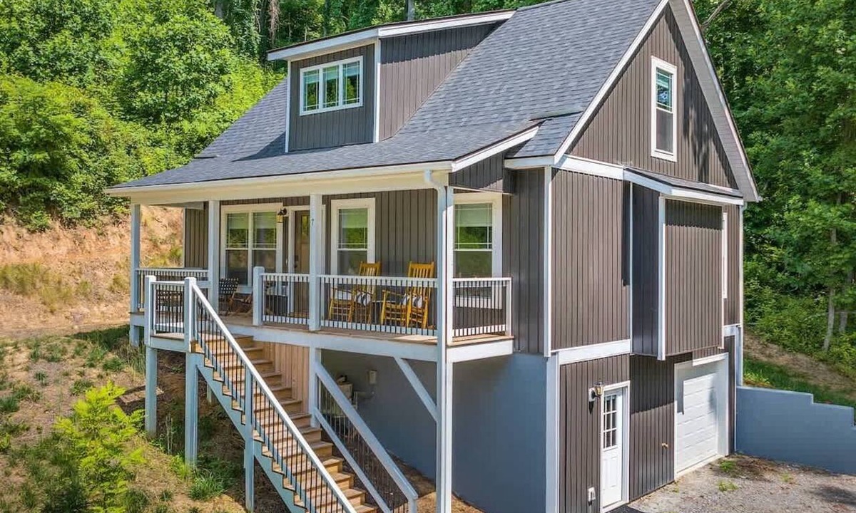 Candler House | Spacious 3BR Retreat w/Game Room | Free Tix