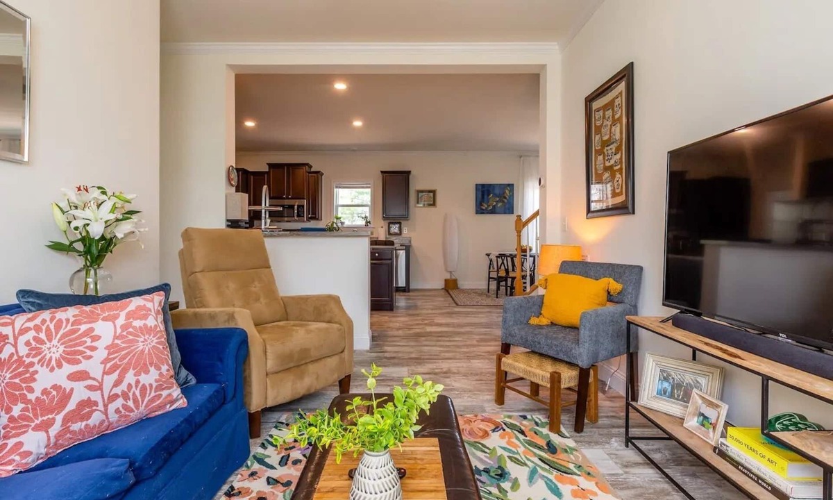 Oakley House | Spacious 4-Bedroom Arts & Crafts Home w/Mtn Views