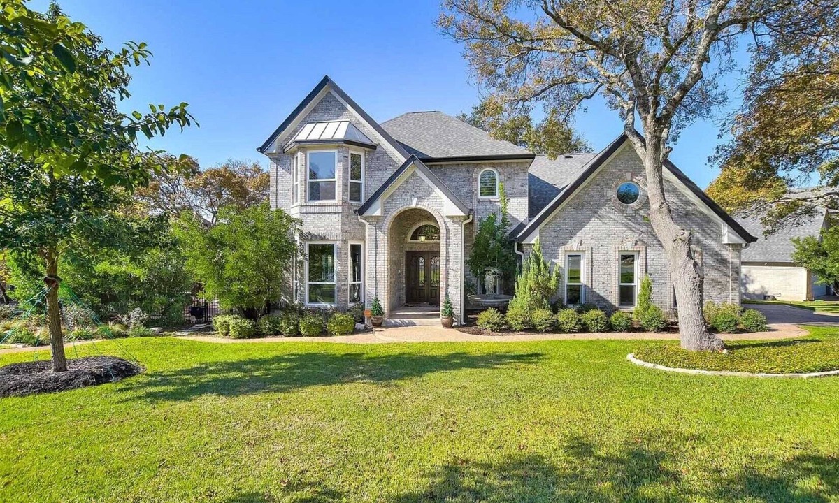 Barton Creek House | Spacious 5 Bdrm Greenbelt Home with Pool - Family & Pet Friendly