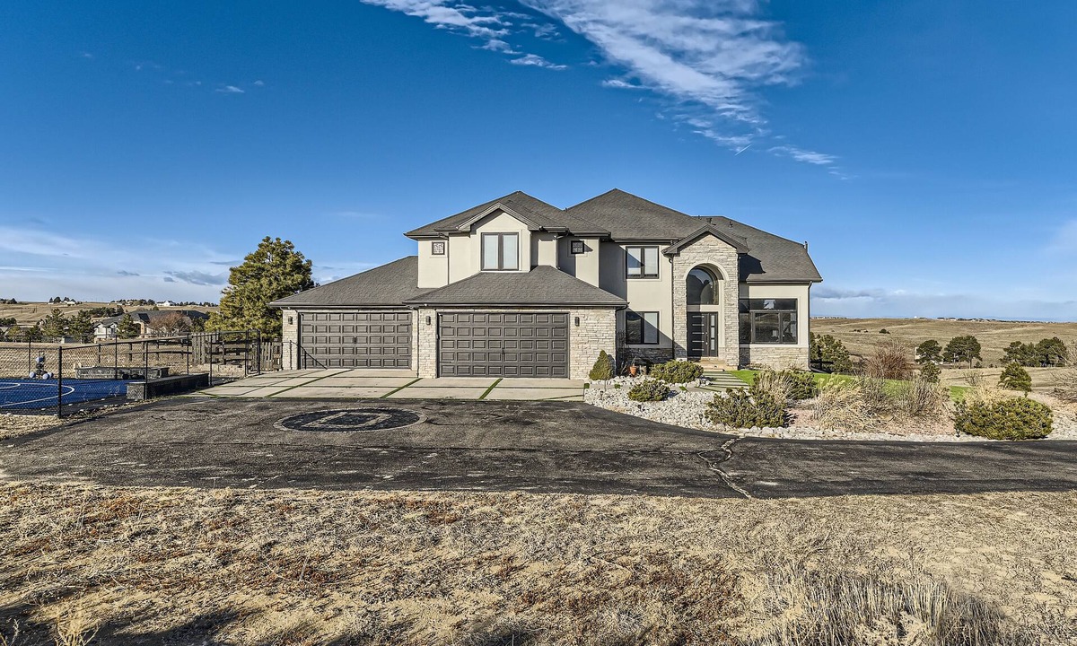 Parker Villa | Spacious 6-bedroom villa in peaceful Parker with AC and gym