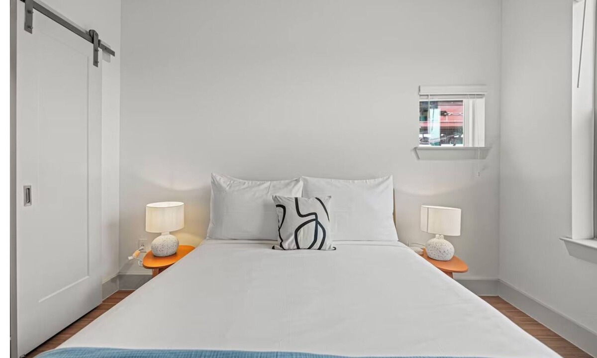 Waller Creek District Hotel | Spacious Apartment for Long-Term Comfort in Downtown Austin | Kitchen & Pool