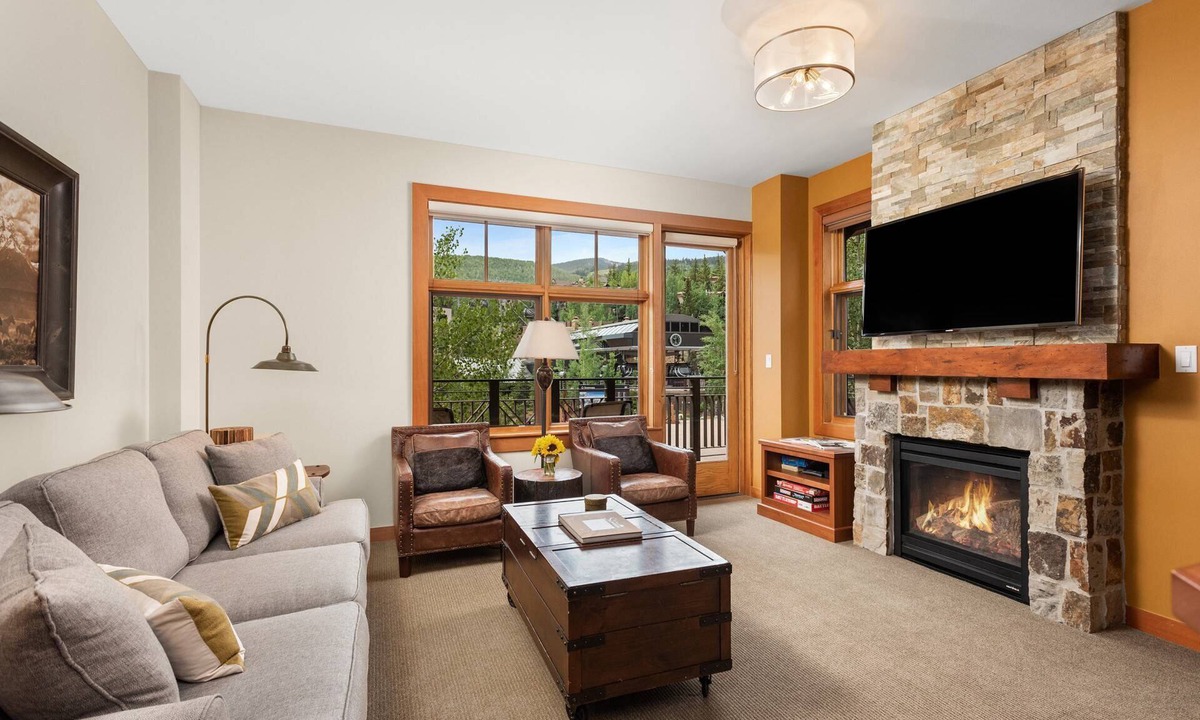 Snowmass Village Condo | Spacious Capitol Peak Condo at Snowmass Gondola! Balcony, Workout Room, Parking & A/C