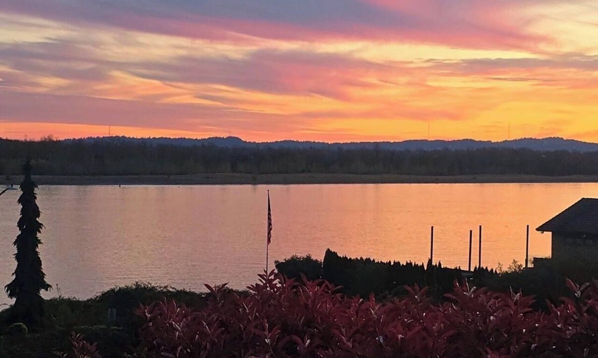 Vancouver House | Spacious Columbia River View Executive home. Sleeps 8. Beautiful views of river