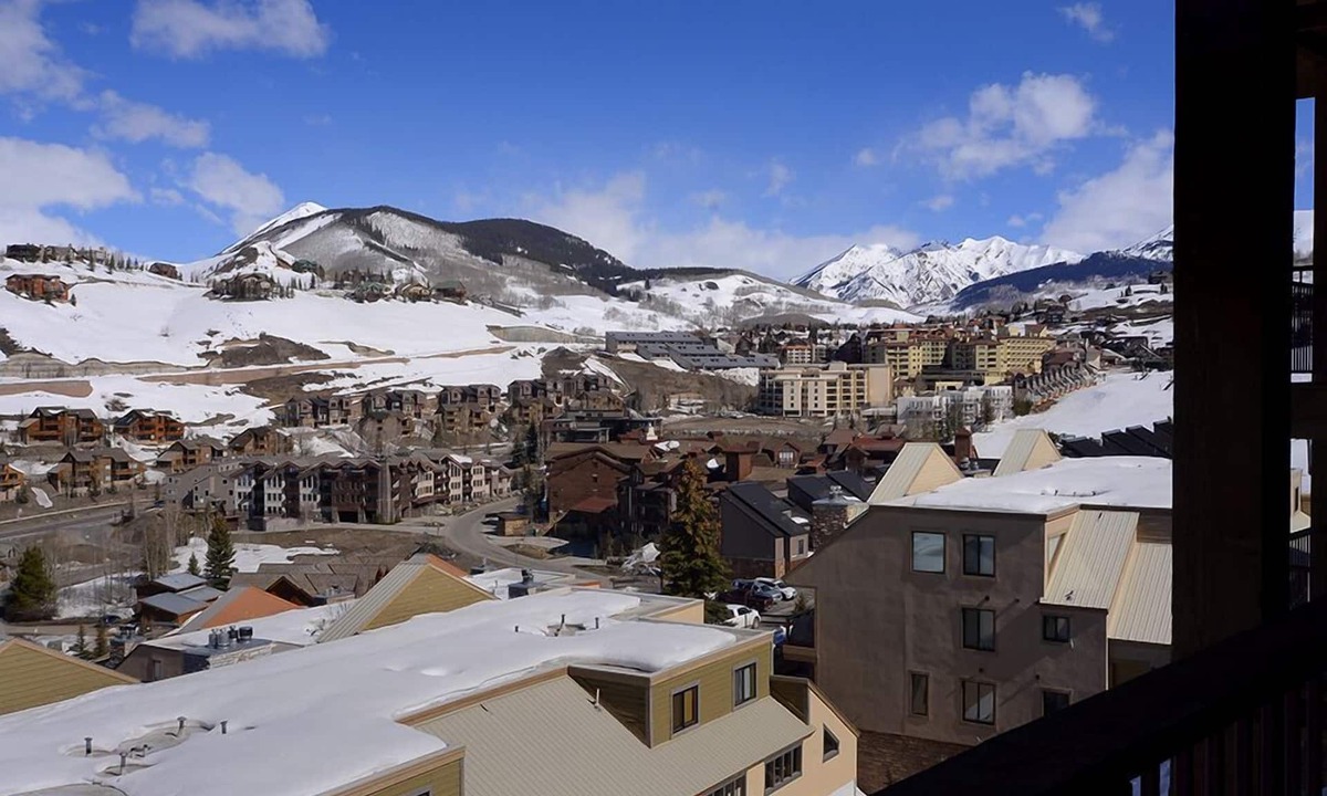 Mount Crested Butte Condo | Spacious Condo; Amazing Views! Ski-in/Out. Fireplace, Balcony