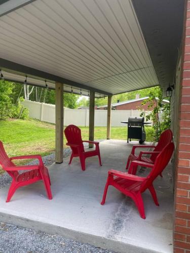 Bangor House | Spacious Home near Airport