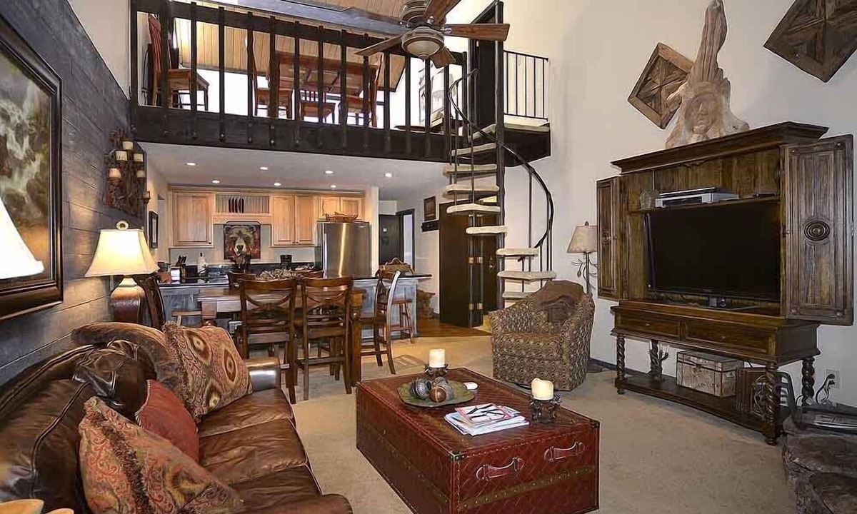 Mount Crested Butte Condo | Spacious Mountain Condo Retreat! Ski-In/Out w/Views, Fireplace, Dog Friendly