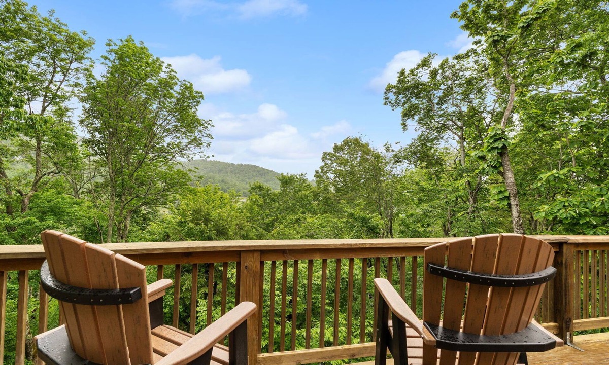Sugar Mountain Cabin | Spacious Sugar Cabin w/Hot Tub, Fire table & Amazing Mountain Views!