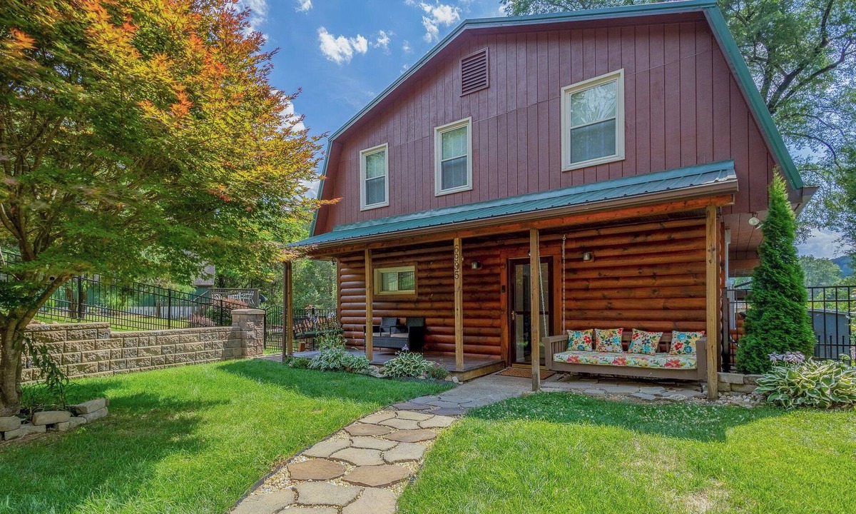 Dublin Cabin | Spacious Waterfront Home on Claytor Lake
