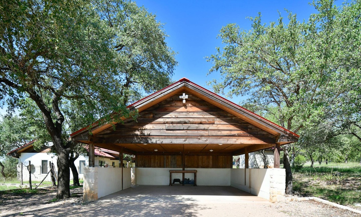 Johnson City House | Spacious, well-appointed home with magnificent hill county vista