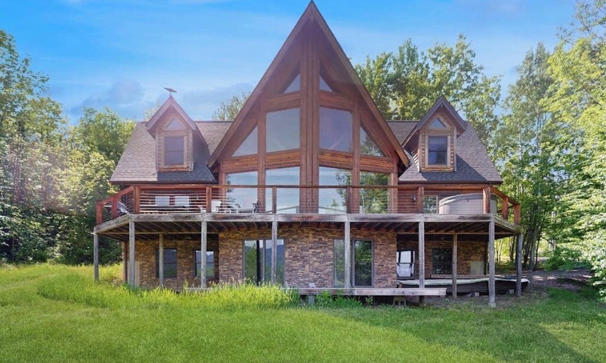Easton House | Spectacular home w/views, expansive deck & hot tub; close to skiing & hiking