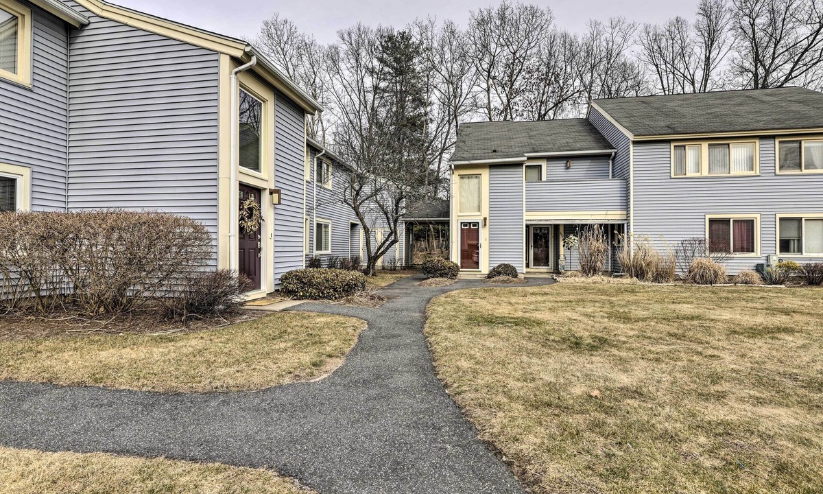 Sixteen Acres Condo | Springfield Condo, Close to Museums!