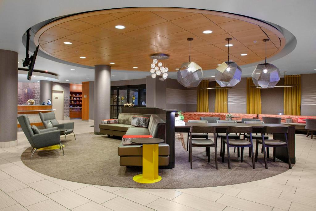Forest Park Hotel | SpringHill Suites Cincinnati North Forest Park