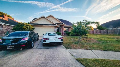 Spring Villa | Springwood Executive Home near Exxon Campus