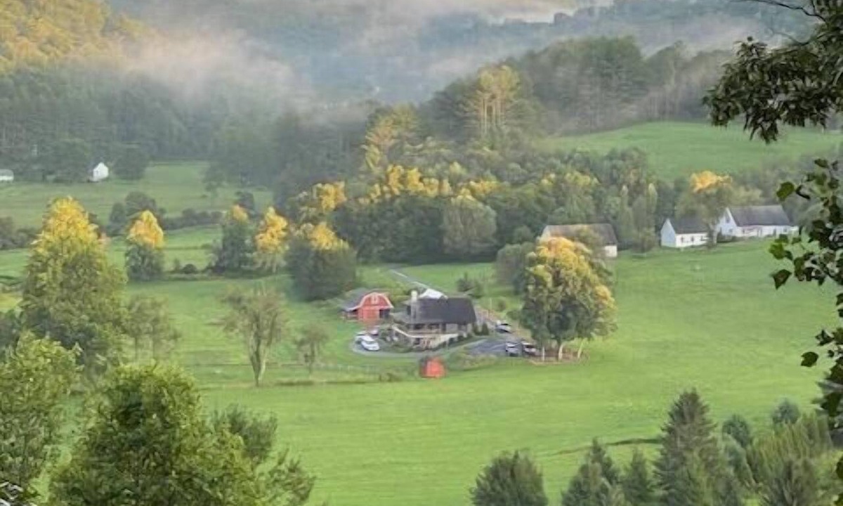 Sugar Grove Cabin | St Johns Ridge - Heart of Valle Crucis - Hot Tub- Firepit - River and Mountain Views