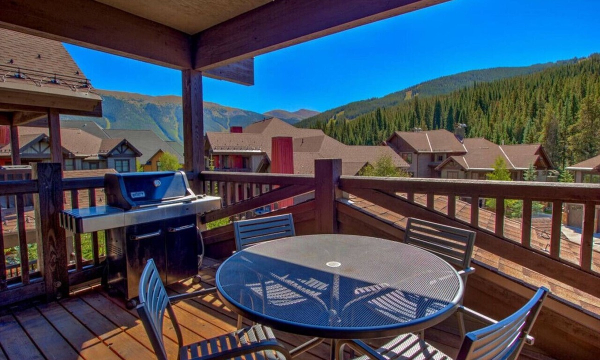 Copper Mountain Village Condo | Steps to Skiing! Modern 2BR Retreat w/Deck, Garage & Fireplace