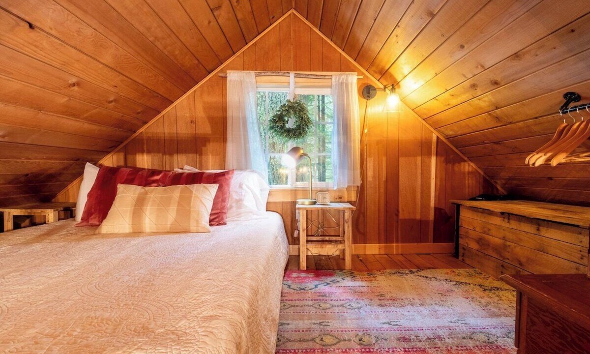 Ashford House | Storybook Cabin on Sahara Creek - 8mi to MRNP!