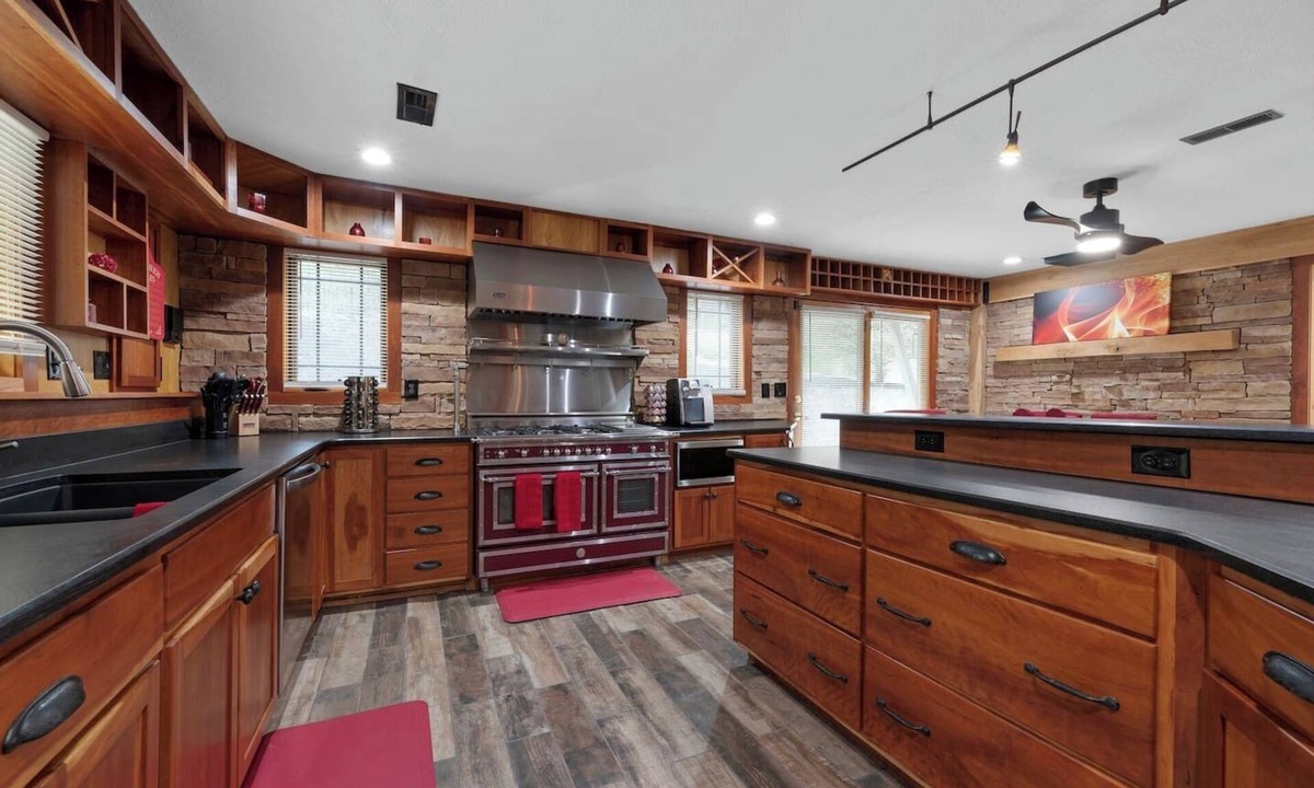 Westerville House | Stove | King Bed | Bunks | 3 mins Hoover Reservoir