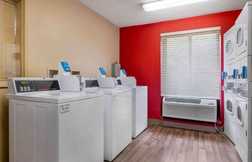 Mishawaka Hotel | Studio 6 Extended Stay South Bend Mishawaka South IN