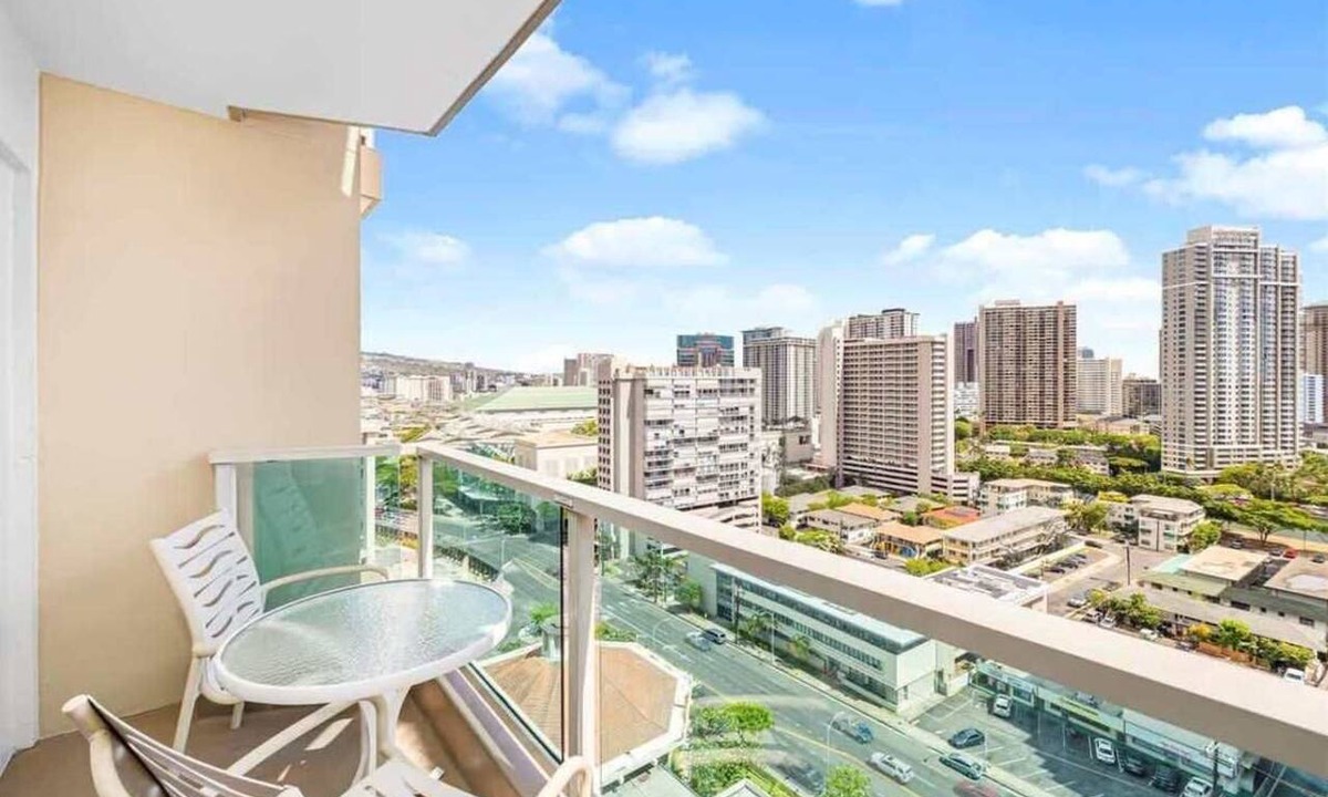 Ala Moana Condo | Studio Ocean View & Balcony 1118