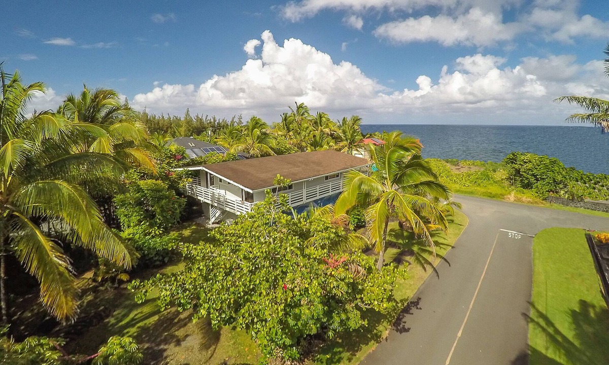 Keaau House | Stunning Ocean Views - Whale House Hawaii
