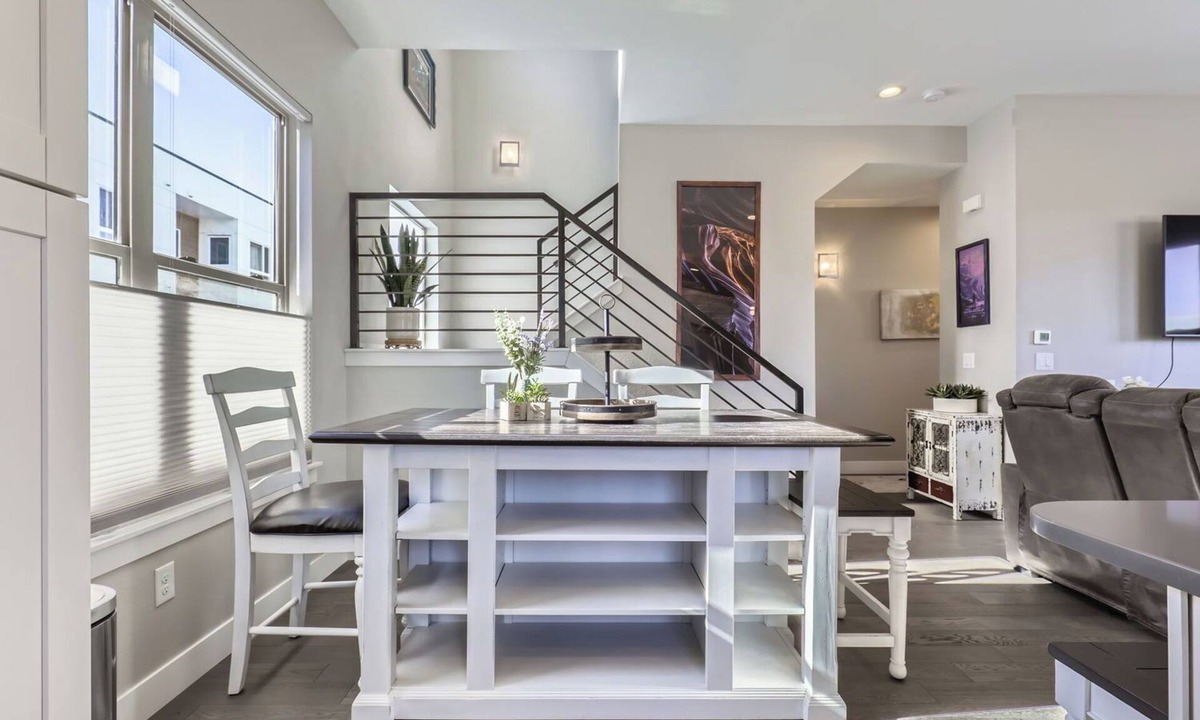 Arvada House | Stylish 2BR Basecamp in Arvada