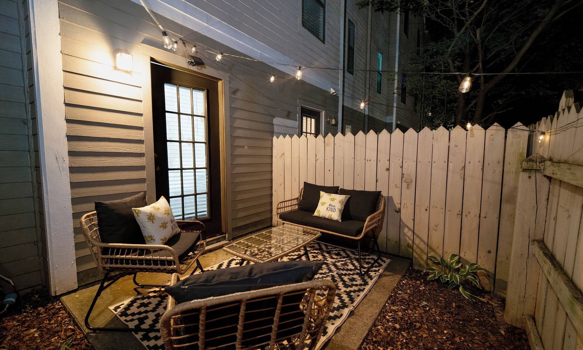 Charlotte Center City Apartment | Stylish&Cozy~Backyard~Parking~W/D~Walk to Stadiums