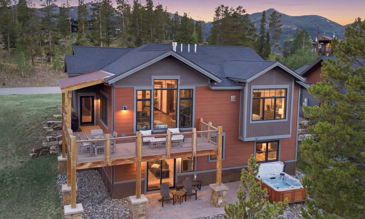 Baldy Mountain House | Stylish Mountain Escape | Cherrybrook Chalet