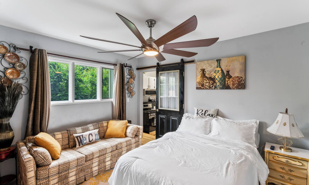 Airport Heights Community Council Apartment | Stylish Studio Suite Near Downtown Anchorage - Explore Alaska's Beauty with Ease