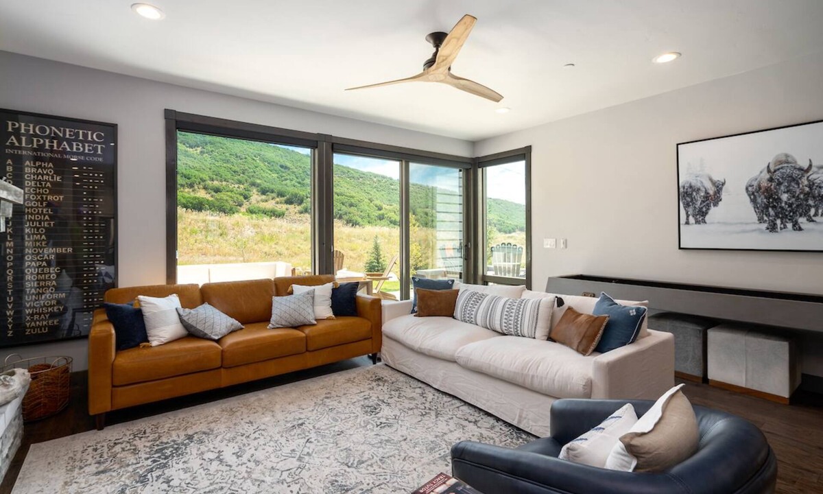 Steamboat Springs House | Sunlight Mountain Lodge, Amazing Views & Backyard, Private Hot tub, Firepit & Blackstone Grill!