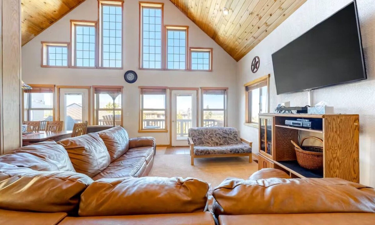 Fraser Ski Chalet | Sunset Chalet - 3Bed, Loft, 2Bath - Sleeps up to 12