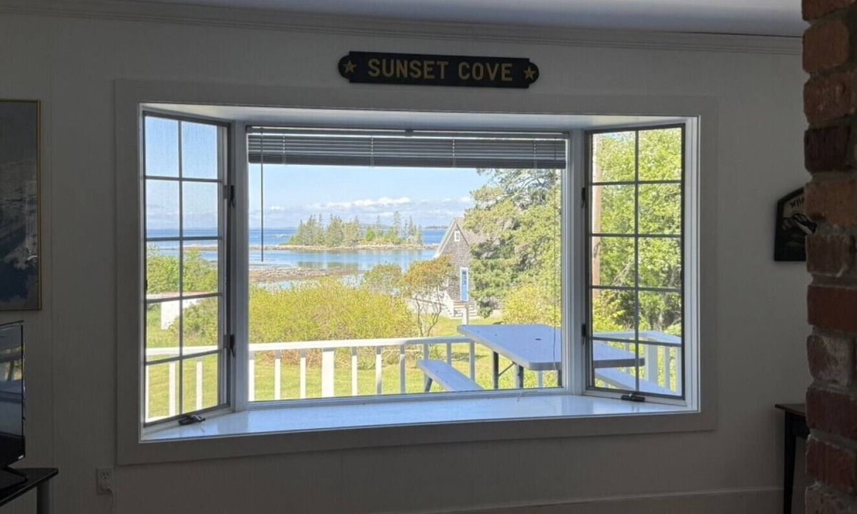 Vinalhaven House | Sunset Cove Cottage on Old Harbor
