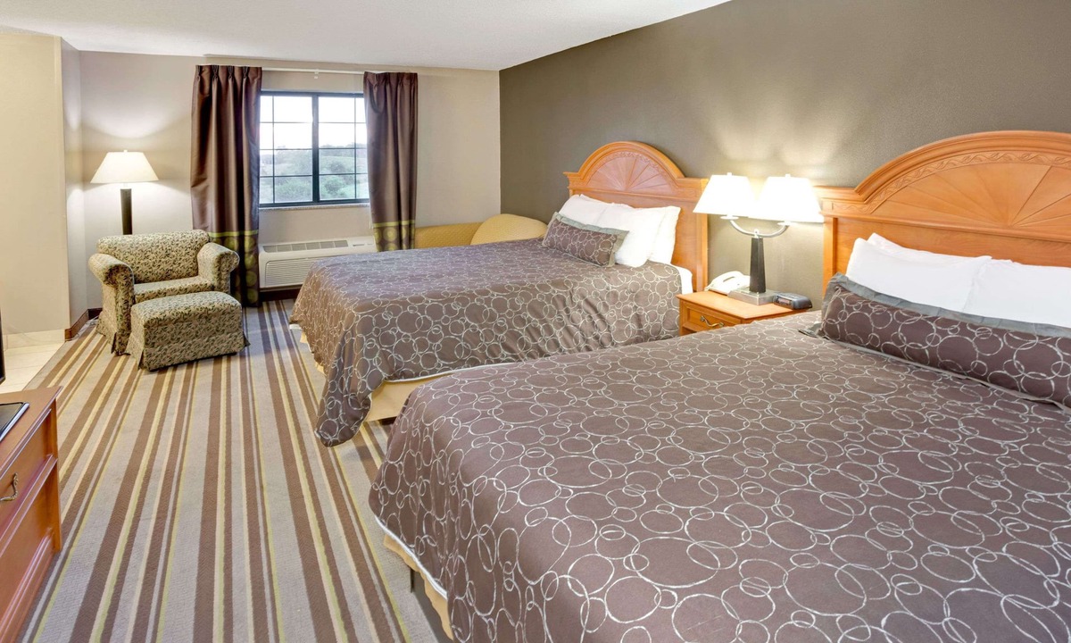 South Bend Hotel | Super 8 by Wyndham South Bend